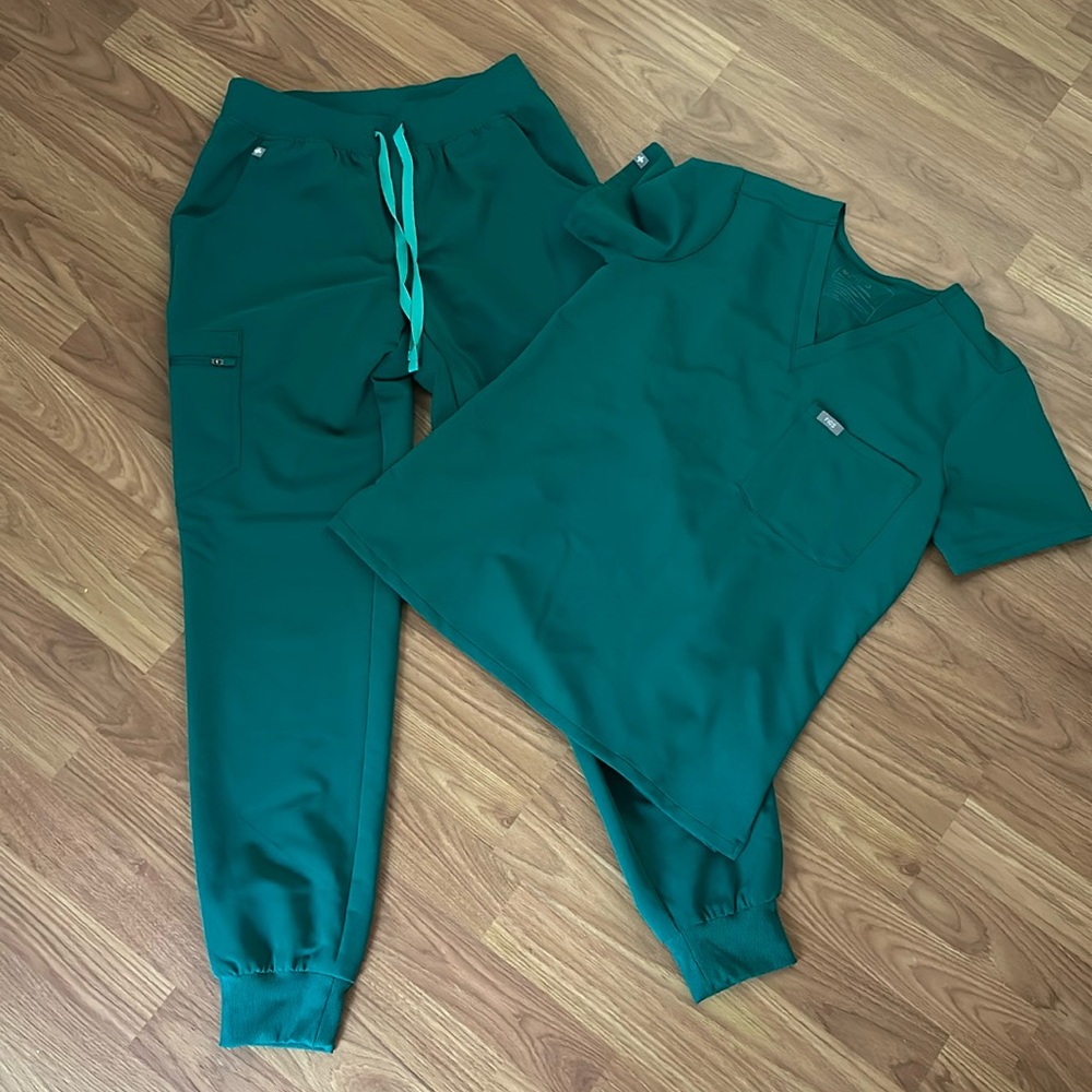 Women’s Figs Scrub Set